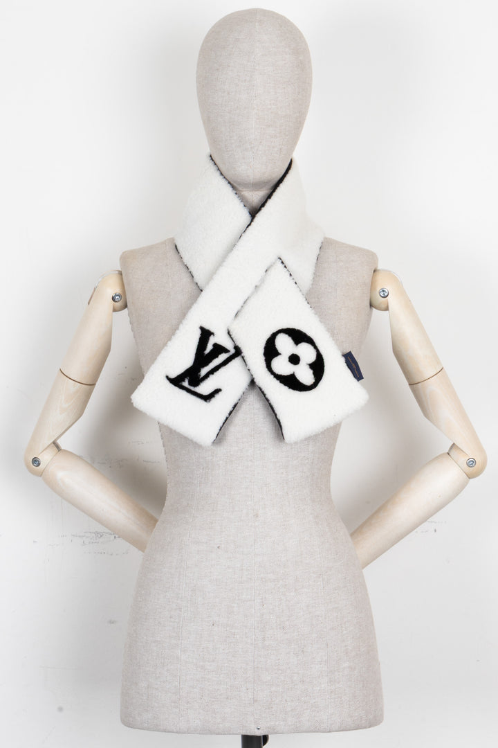 LOUIS VUITTON Tuffetage Scarf Shearling White