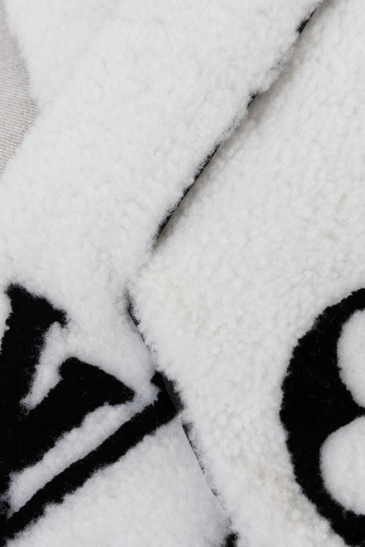LOUIS VUITTON Tuffetage Scarf Shearling White