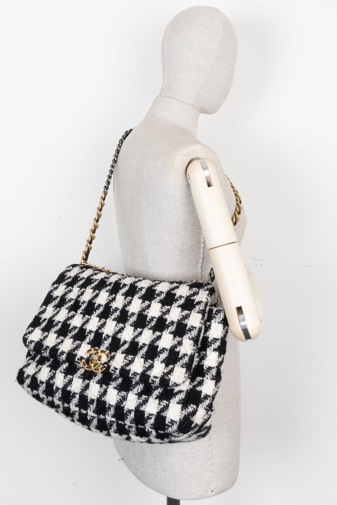CHANEL 19 Houndstooth Tweed Maxi Black White
