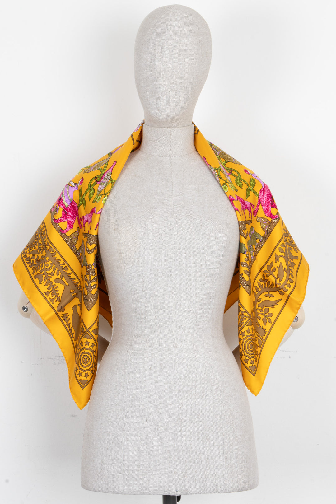 HERMÈS Early America 90 Carré Silk Yellow
