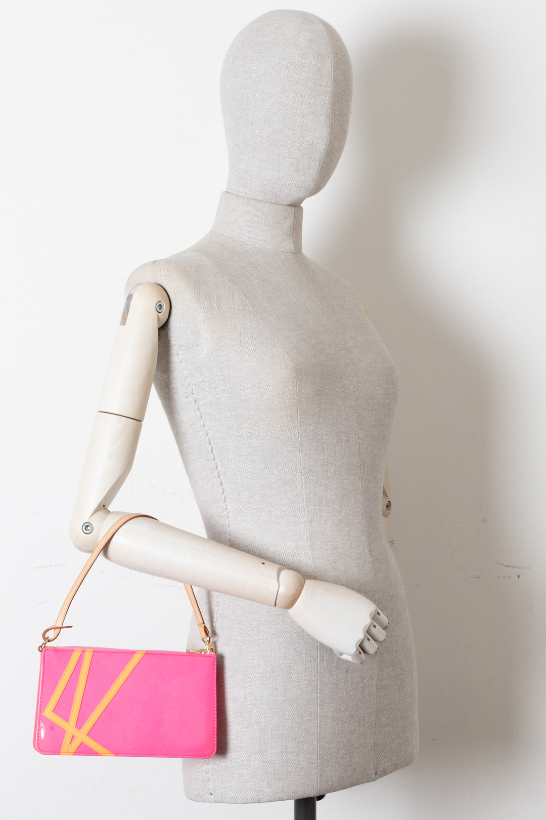 LOUIS VUITTON x Robert Wilson Lexington Pochette Vernis Fluo Neon Pink