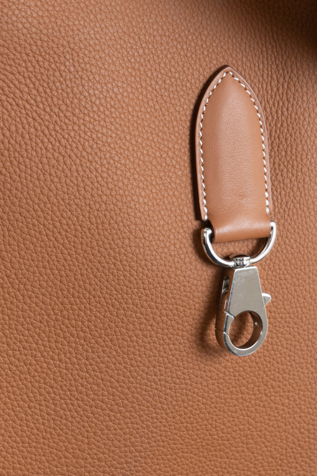 HERMÈS Sac Arçon en cuir Togo doré