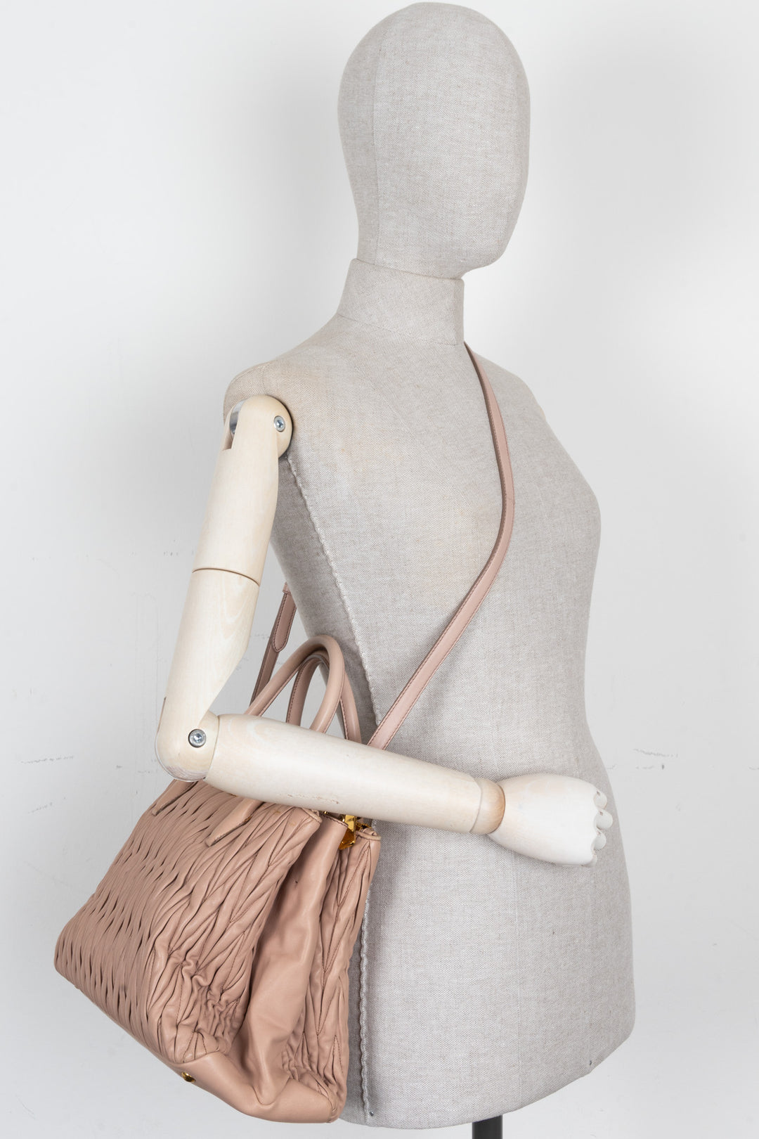 Sac cabas MIU MIU en cuir nappa matelassé rose
