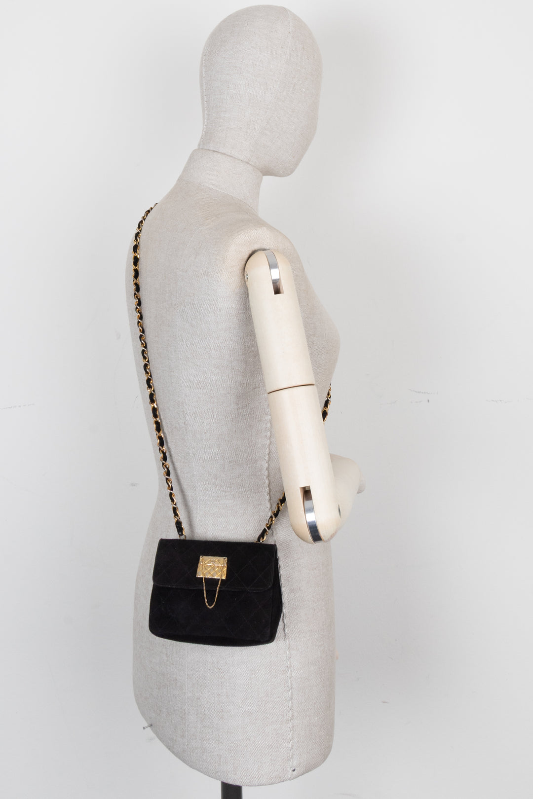 CHANEL Vintage Petit Crossbody Flap Bag Black