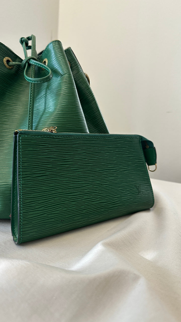 LOUIS VUITTON Pochette Epi Green