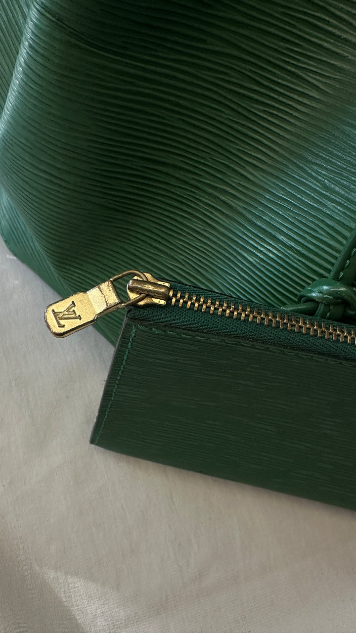 LOUIS VUITTON Pochette Epi Green