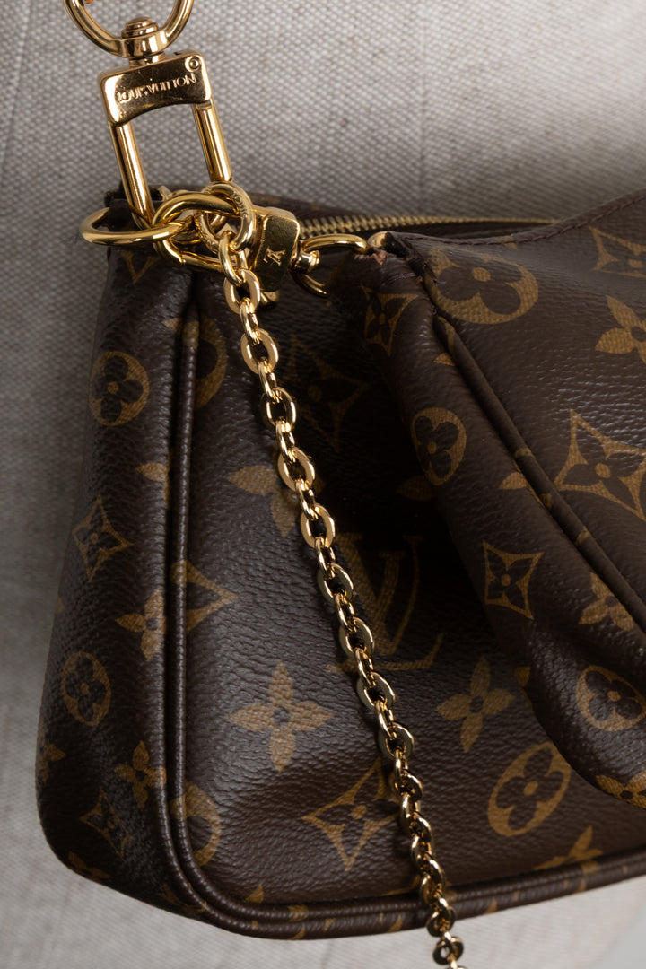 LOUIS VUITTON Multi Pochette MNG Canvas