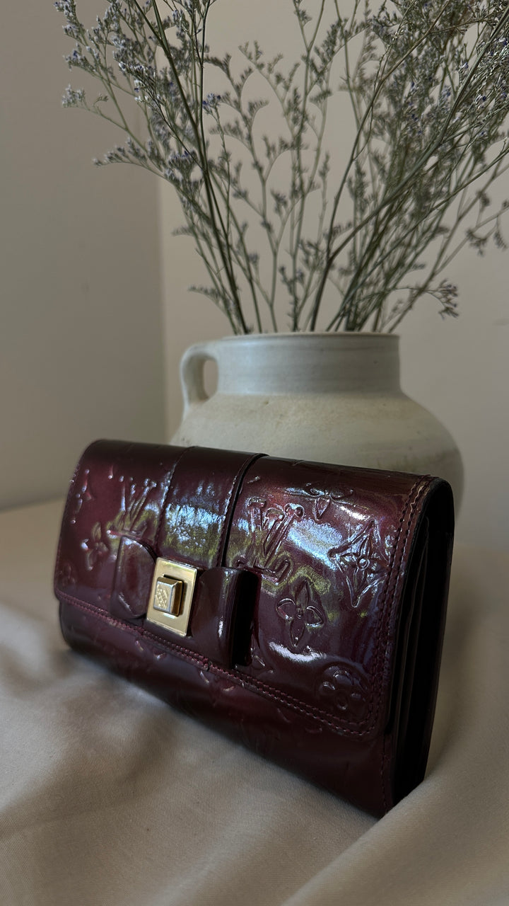 LOUIS VUITTON Sarah Noeud Wallet Vernis Burgundy