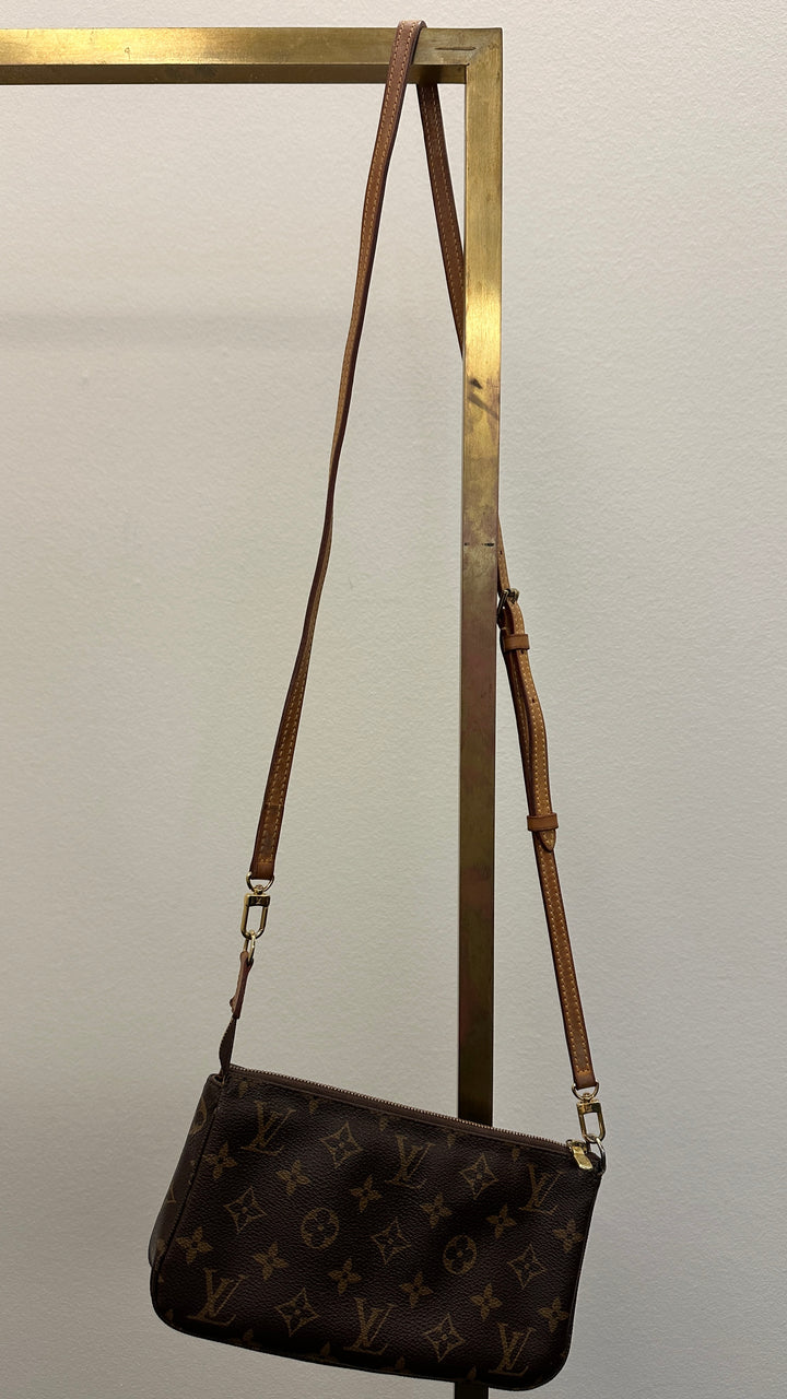 LOUIS VUITTON Pochette Accessoires MNG