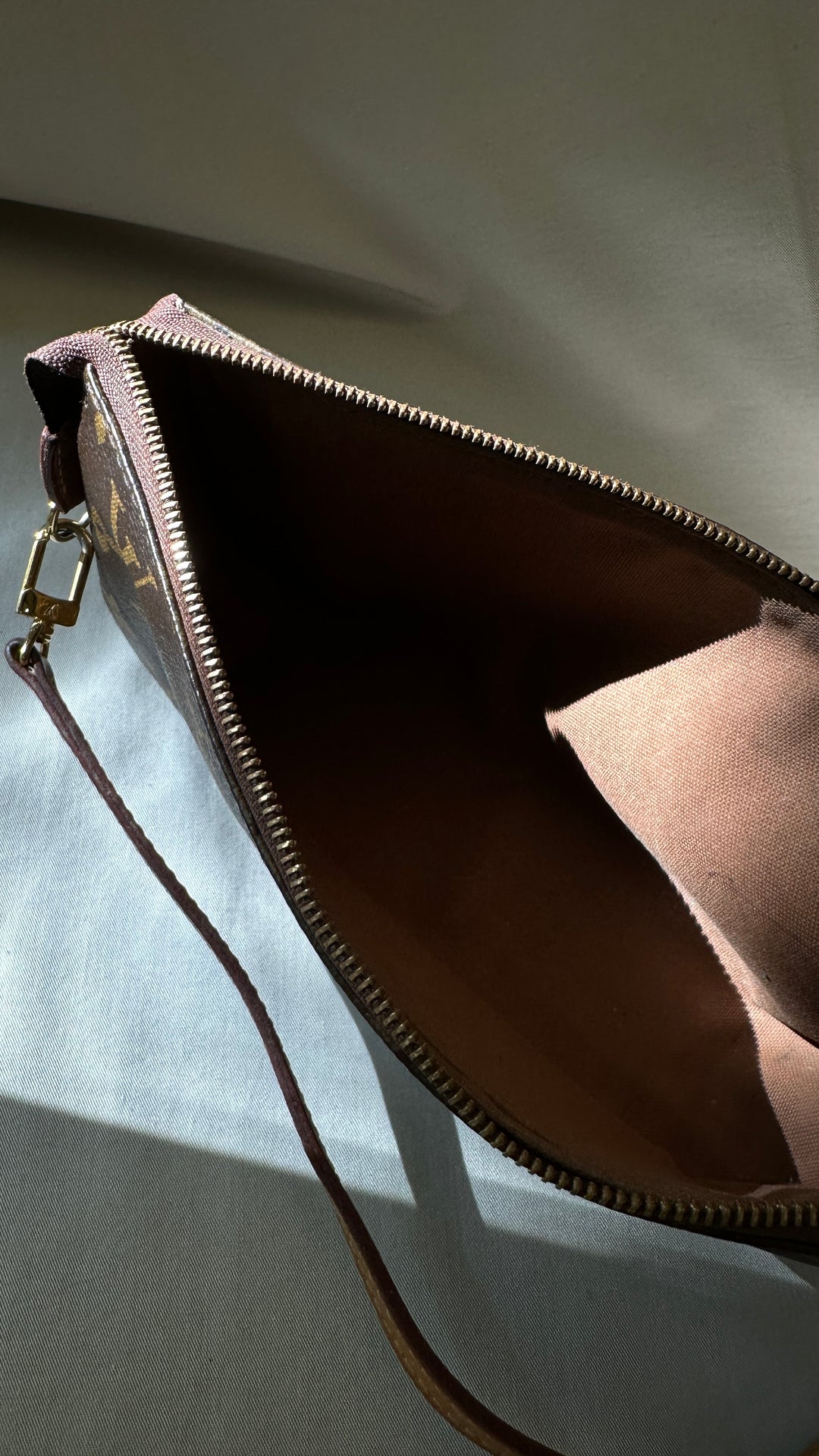 LOUIS VUITTON Pochette Accessoires MNG