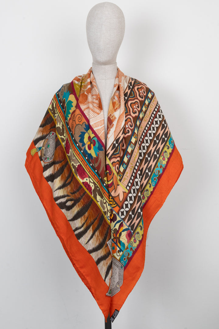 HERMÈS La Femme aux semelles de vent Scarf 140 Cashmere Orange