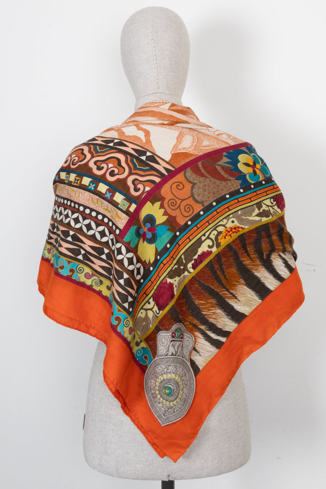 HERMÈS La Femme aux semelles de vent Scarf 140 Cashmere Orange