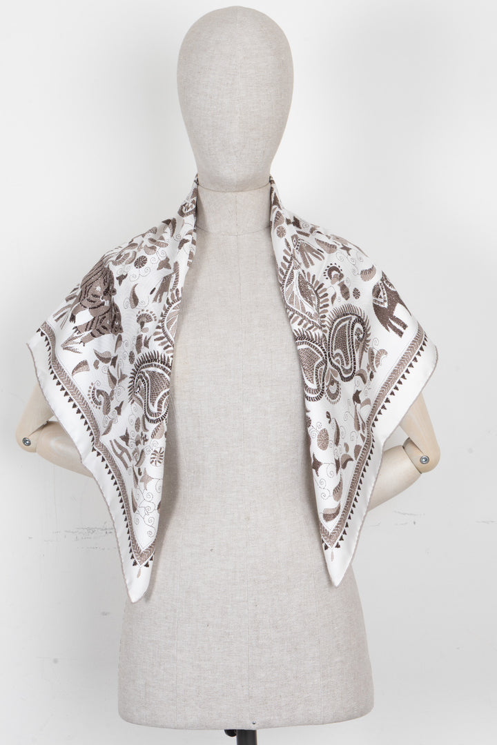 HERMÈS Kantha 90 Carré Silk White