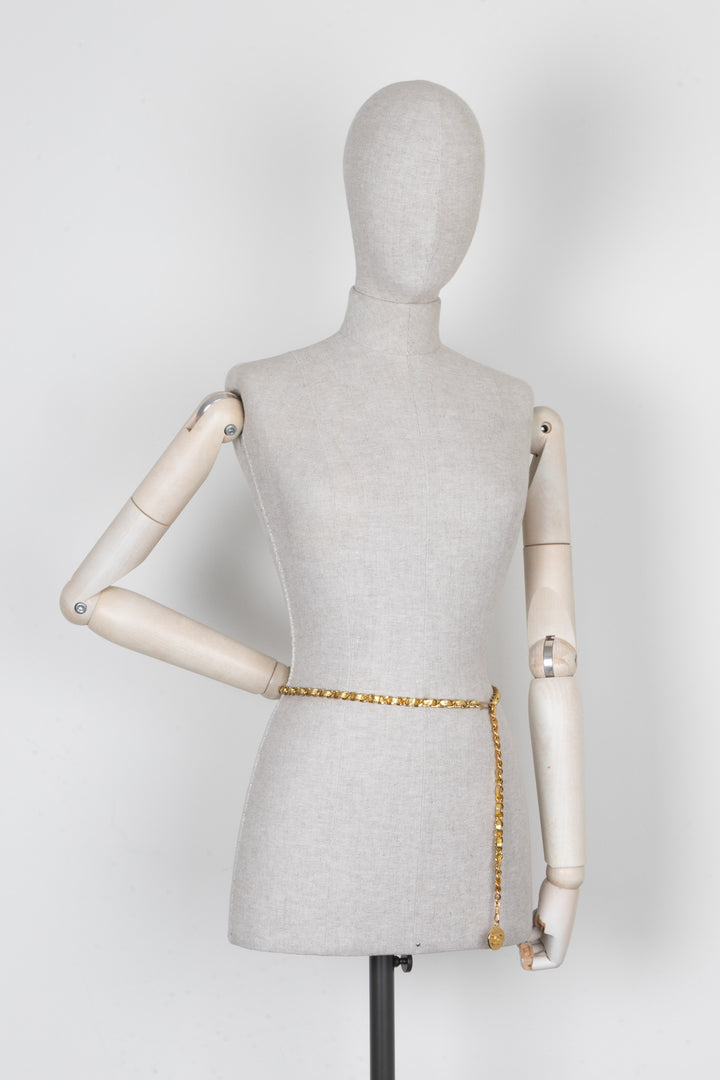 CHANEL 1982 Medallion Chain Belt Gold