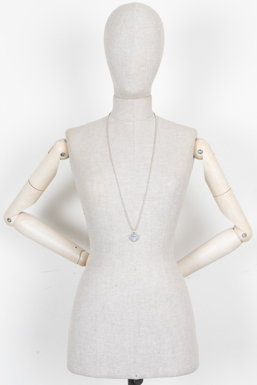 TIFFANY & CO. Collier long à pendentif cœur moyen RTT en argent 925