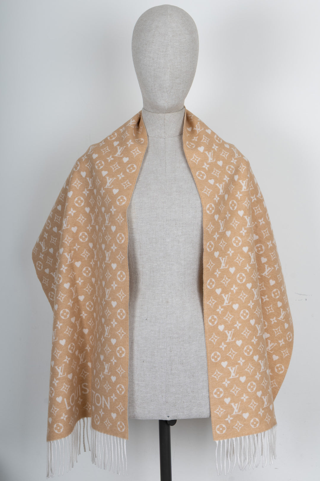 Écharpe Louis Vuitton Game On cœurs laine beige
