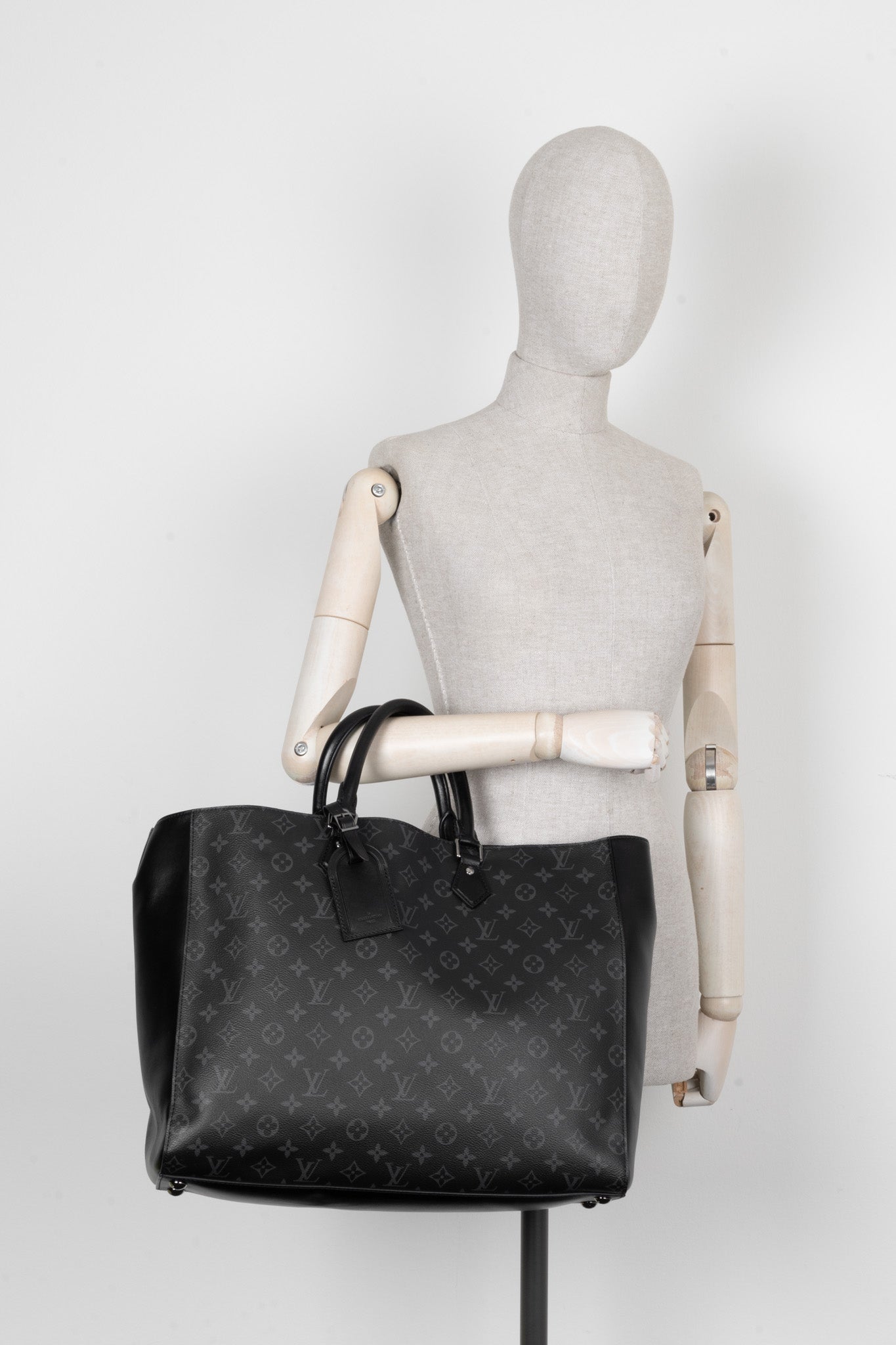 LOUIS VUITTON Grand Sac Tote Bag Eclipse MNG – REAWAKE