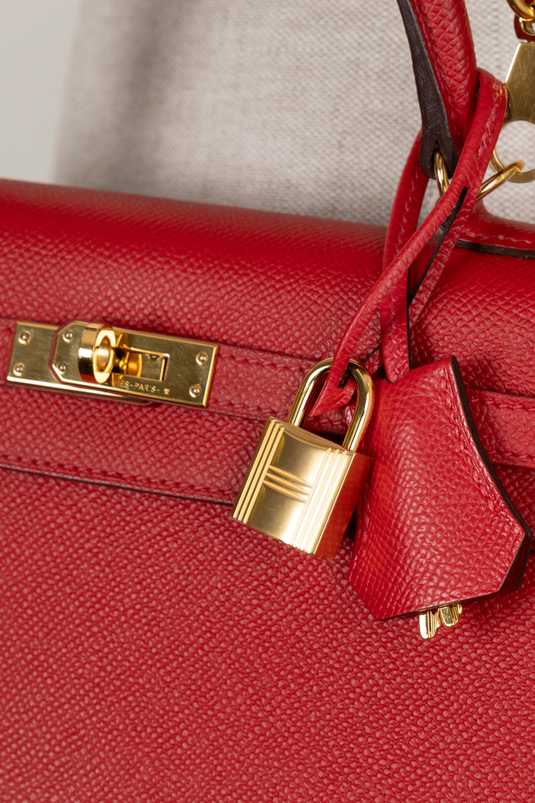 HERMÈS Kelly 25 Sellier Epsom Rouge Casaque
