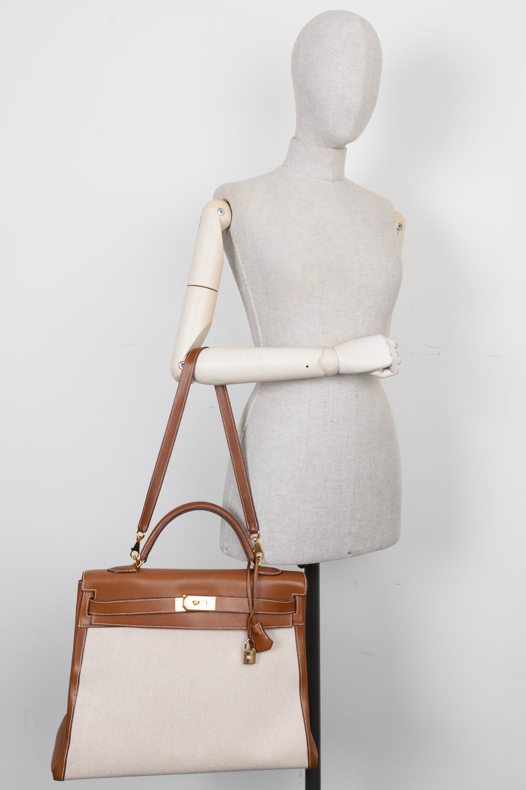 HERMÈS Kelly 40 Retourne Gold Barenia Toile H