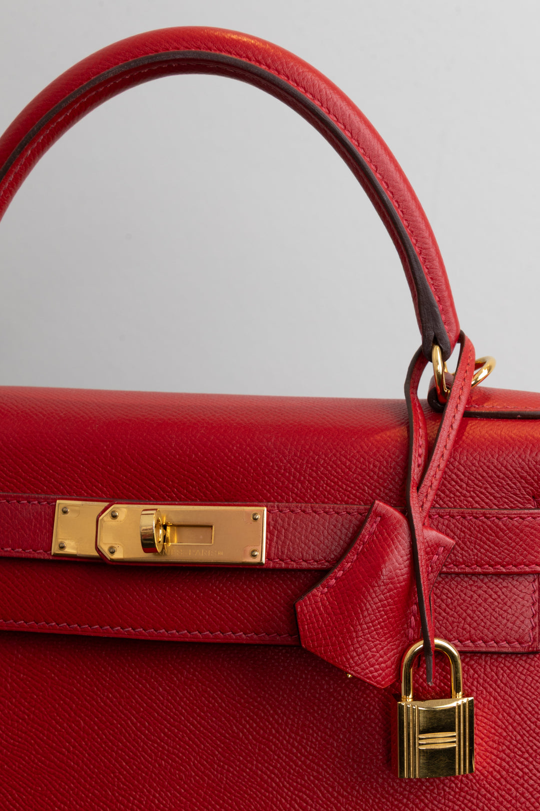 HERMÈS Kelly 28 Sellier Epsom Rouge Casaque