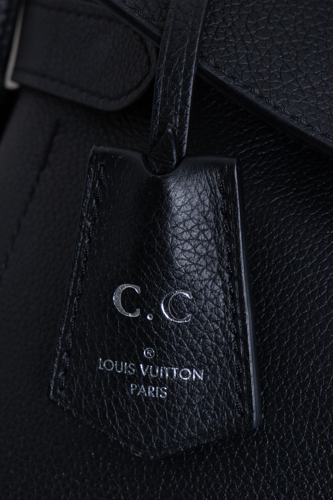 LOUIS VUITTON Lockme Ever MM Handbag Black