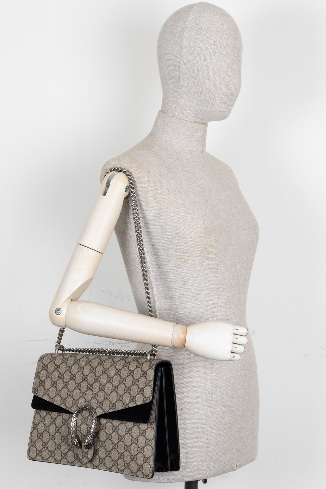 Sac Dionysus moyen en toile enduite GG Supreme beige de GUCCI