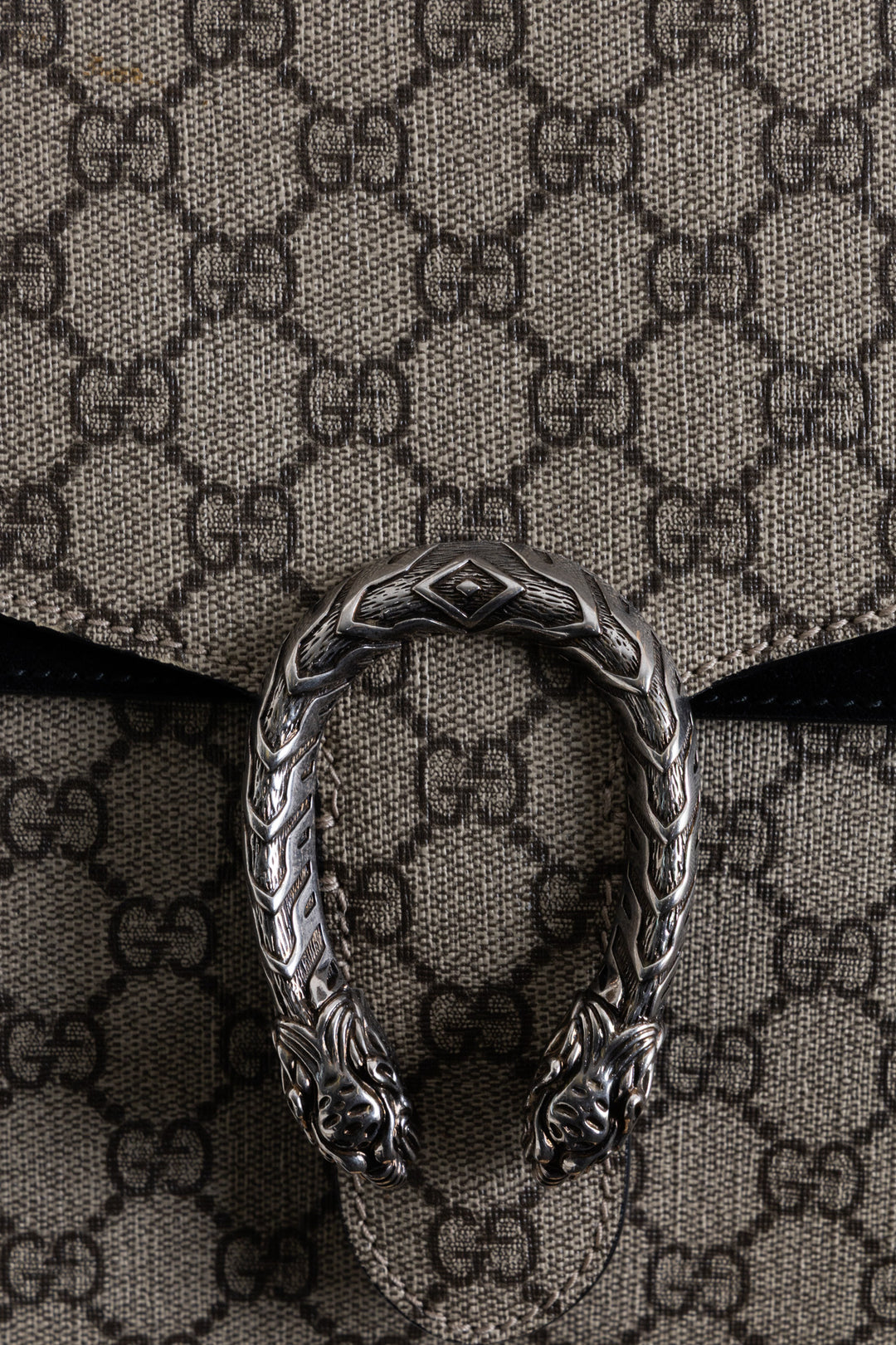 Sac Dionysus moyen en toile enduite GG Supreme beige de GUCCI