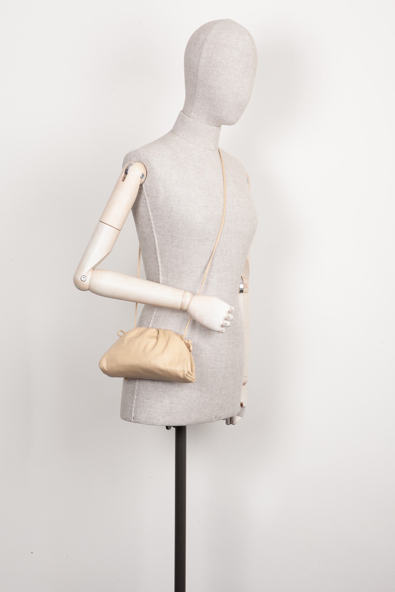 BOTTEGA VENETA The Pouch Mini Light Beige – REAWAKE