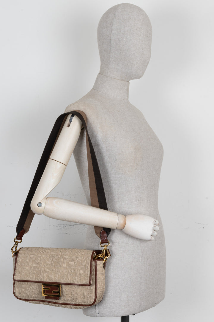 Sac Baguette FENDI en jacquard sarde beige