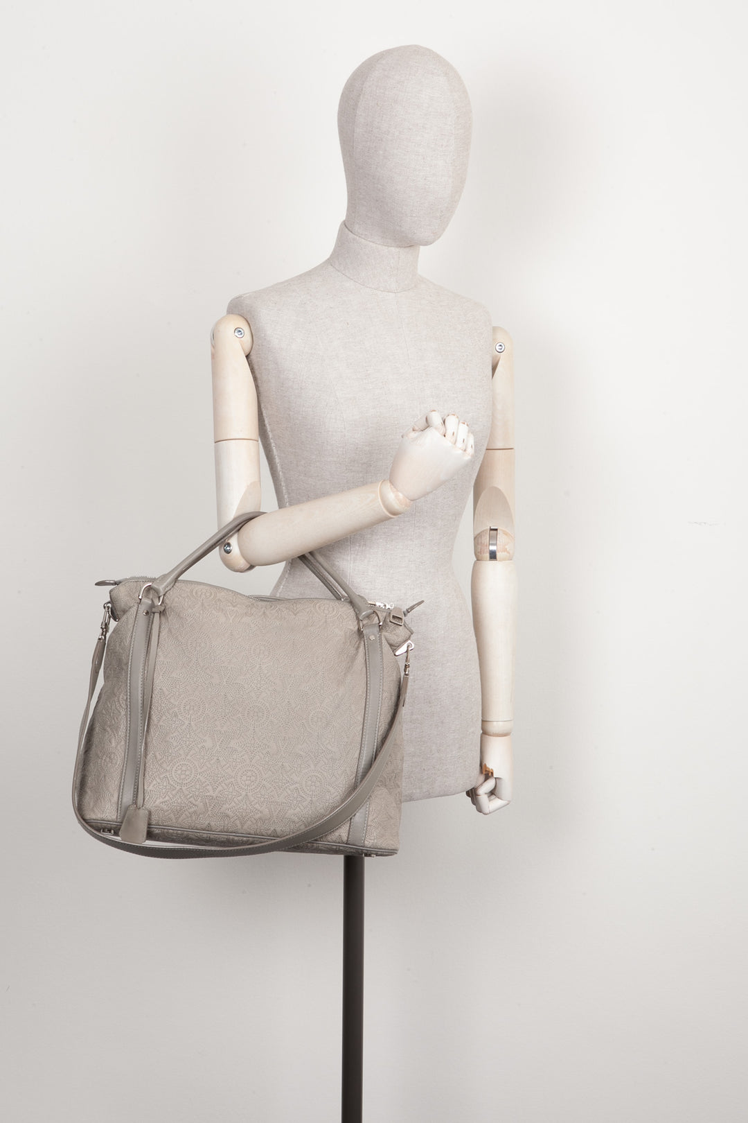 LOUIS VUITTON Antheia Ixia Bag Grey