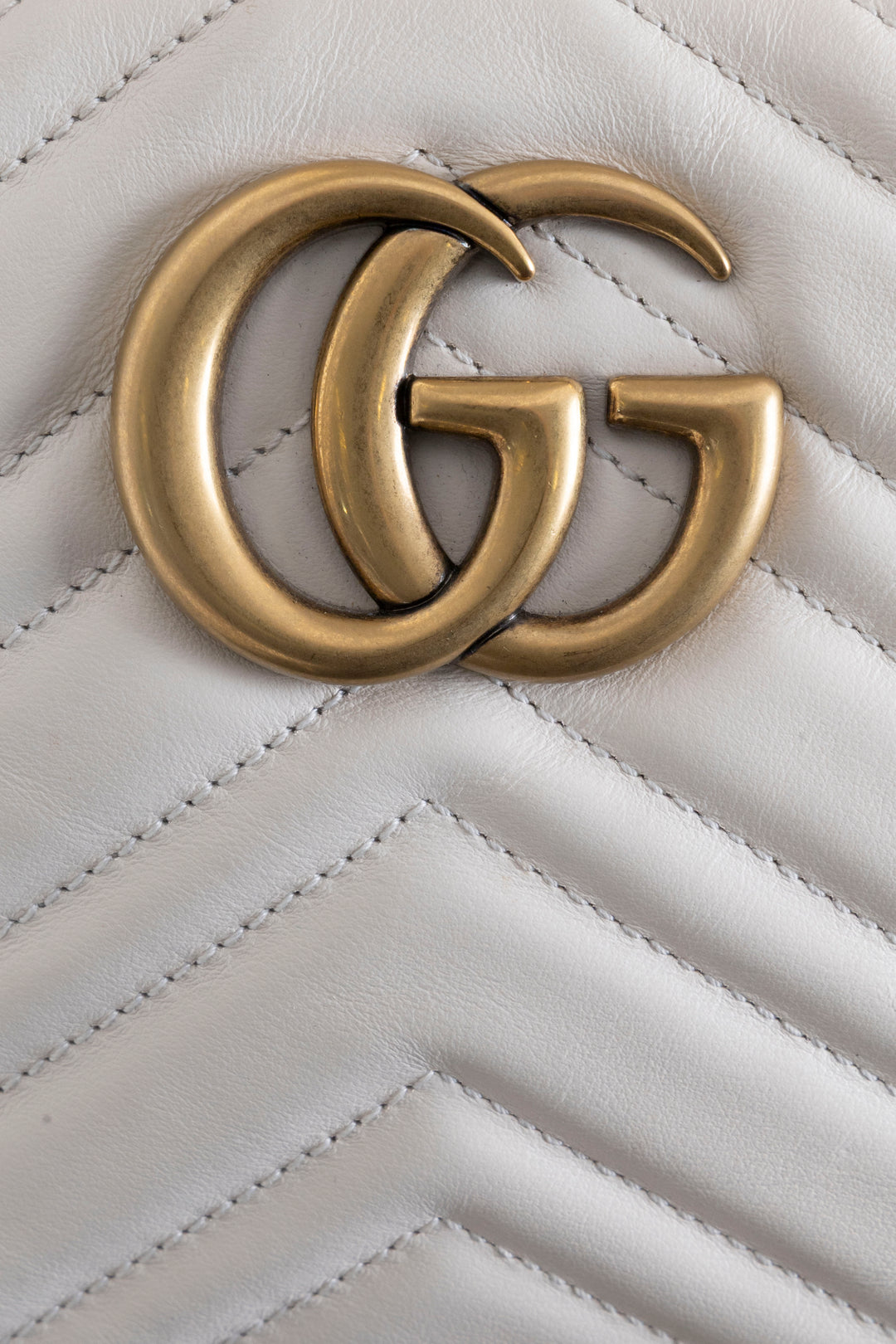 GUCCI Medium Marmont Camera Bag Leather Off-White