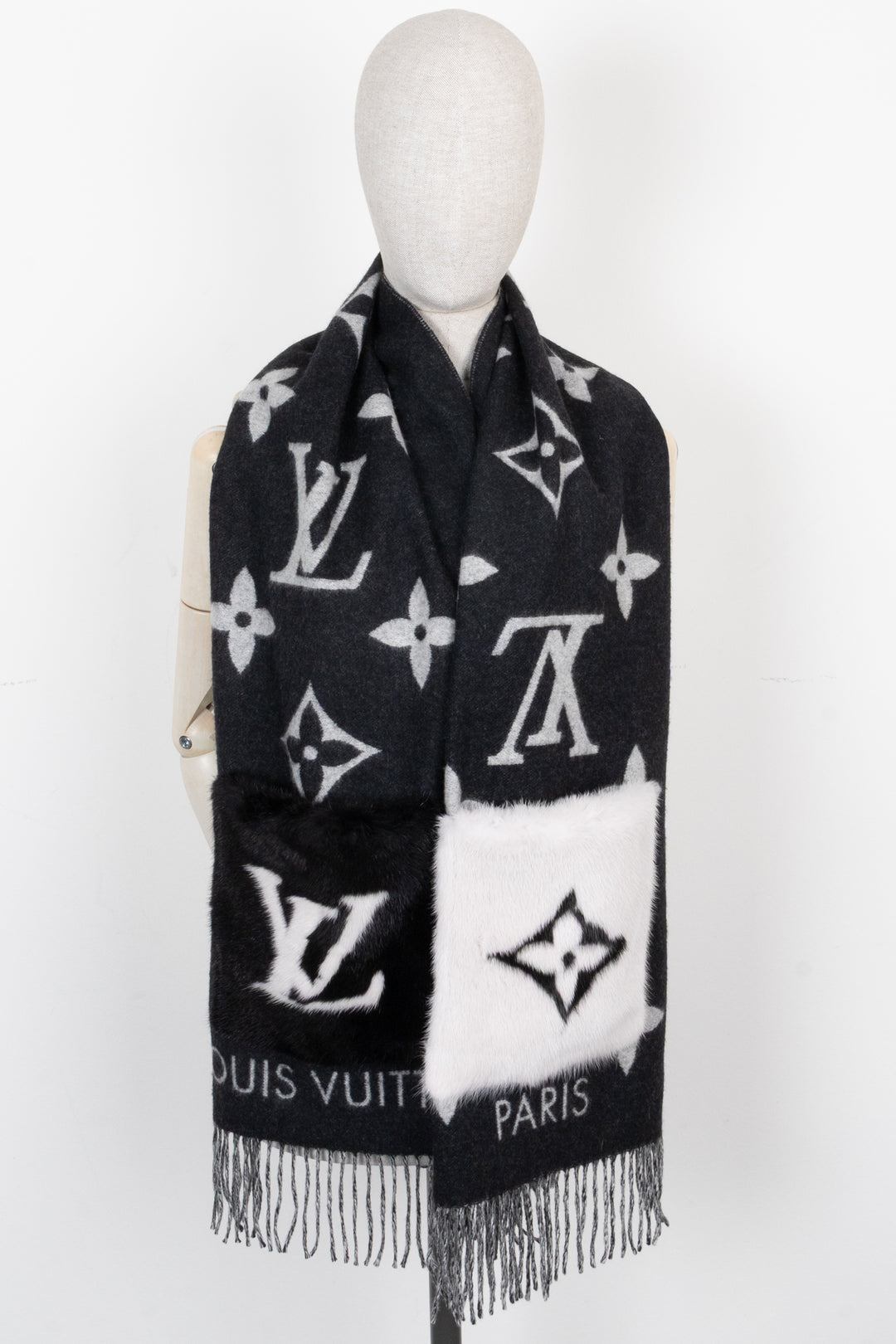 LOUIS VUITTON Cold Reykjavik Mink Pocket Scarf Cashmere Black