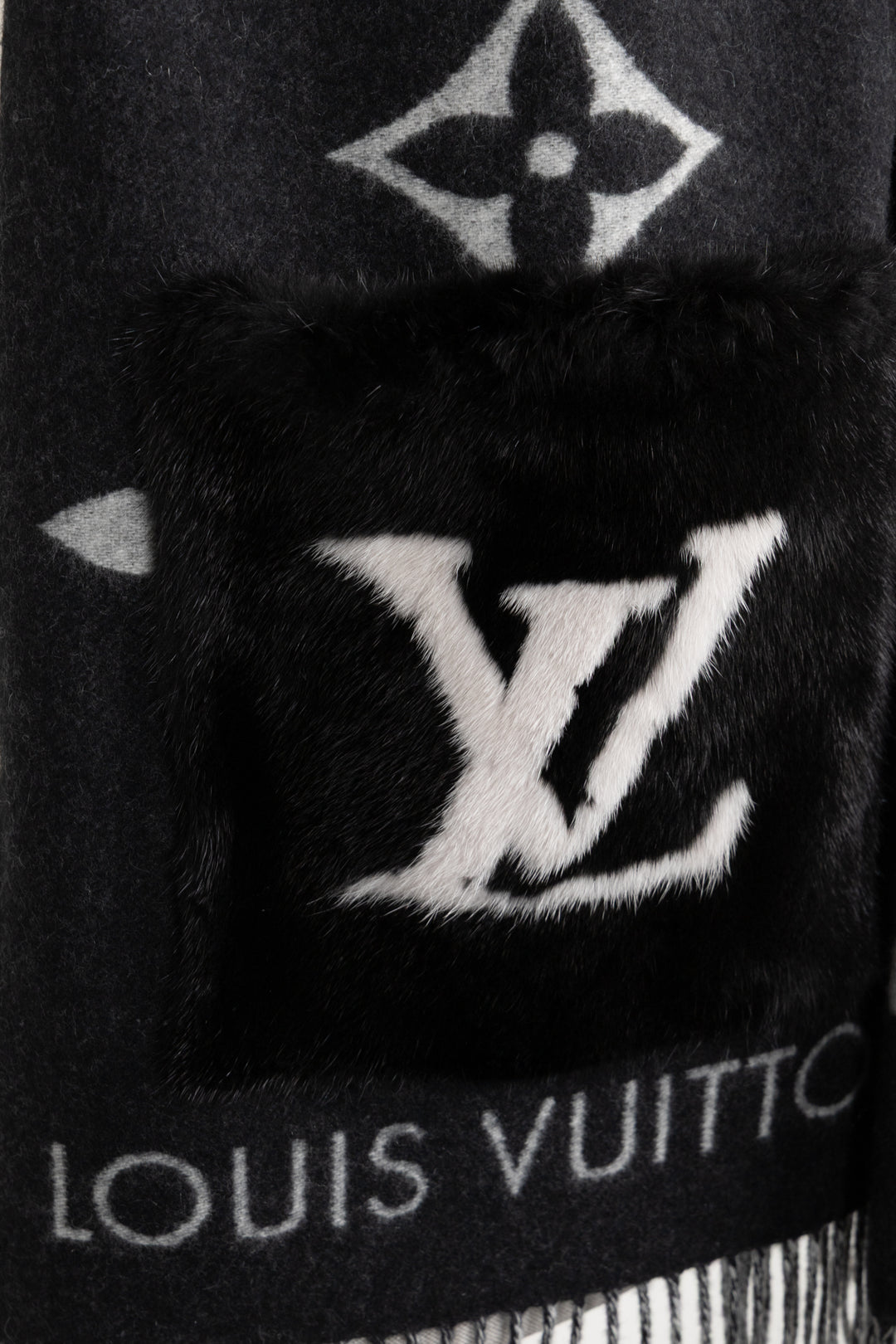 LOUIS VUITTON Cold Reykjavik Mink Pocket Scarf Cashmere Black