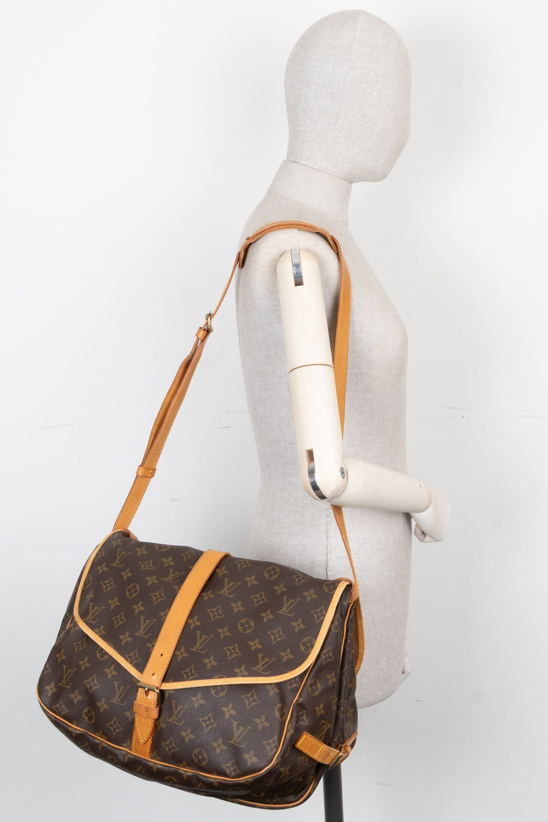 LOUIS VUITTON Saumur 35 Bag MNG Canvas