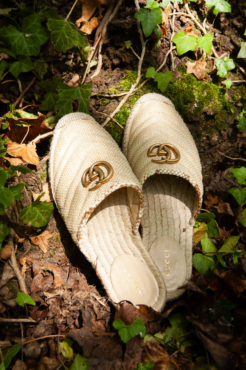 GUCCI Flats GG Raffia Beige