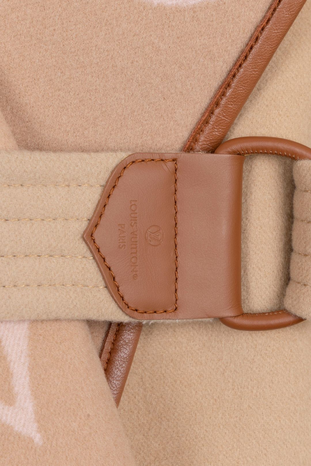 Manteau portefeuille à capuche réversible et ceinturé en laine beige LOUIS VUITTON