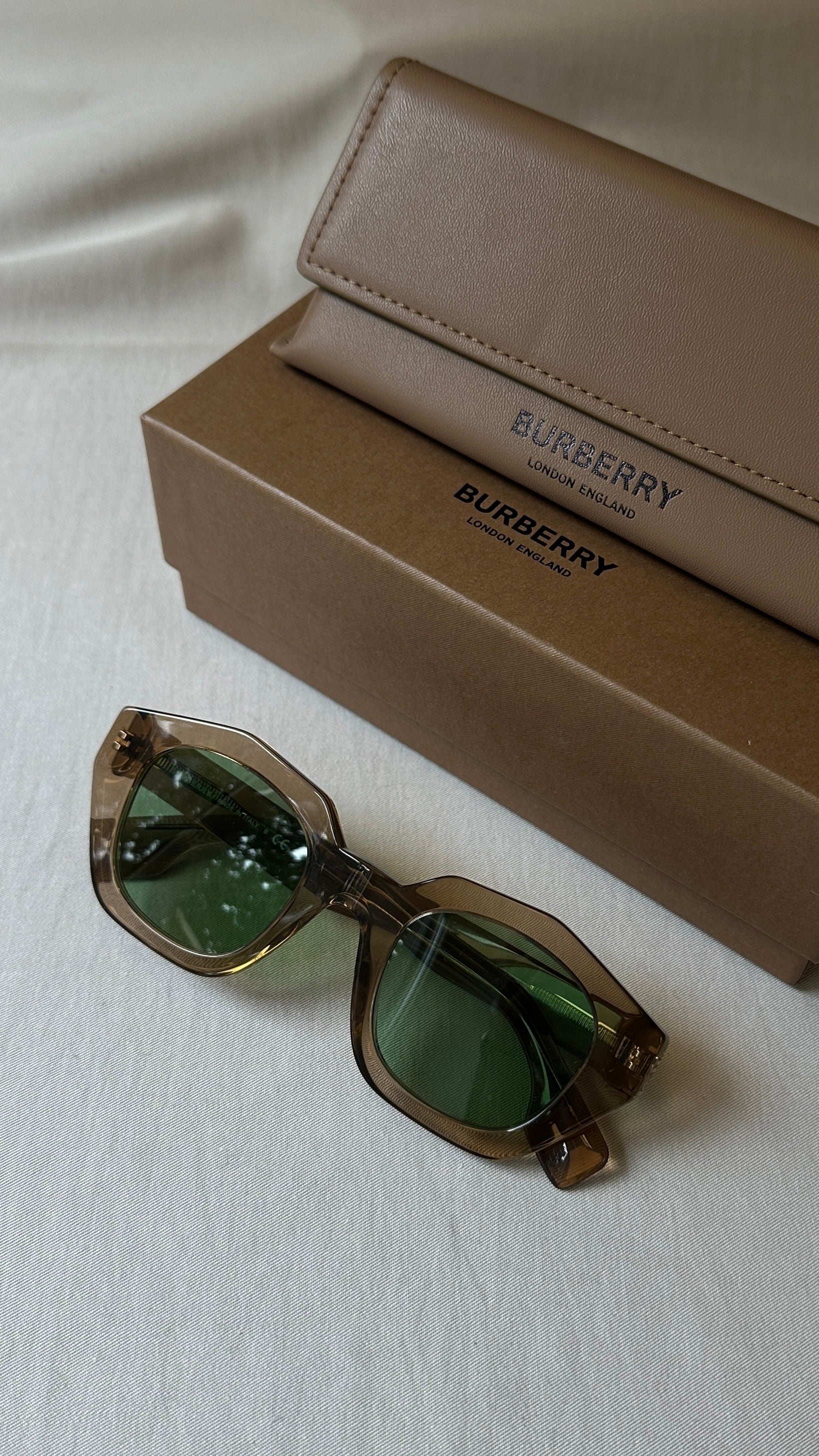BURBERRY Sunglasses B4288 – REAWAKE