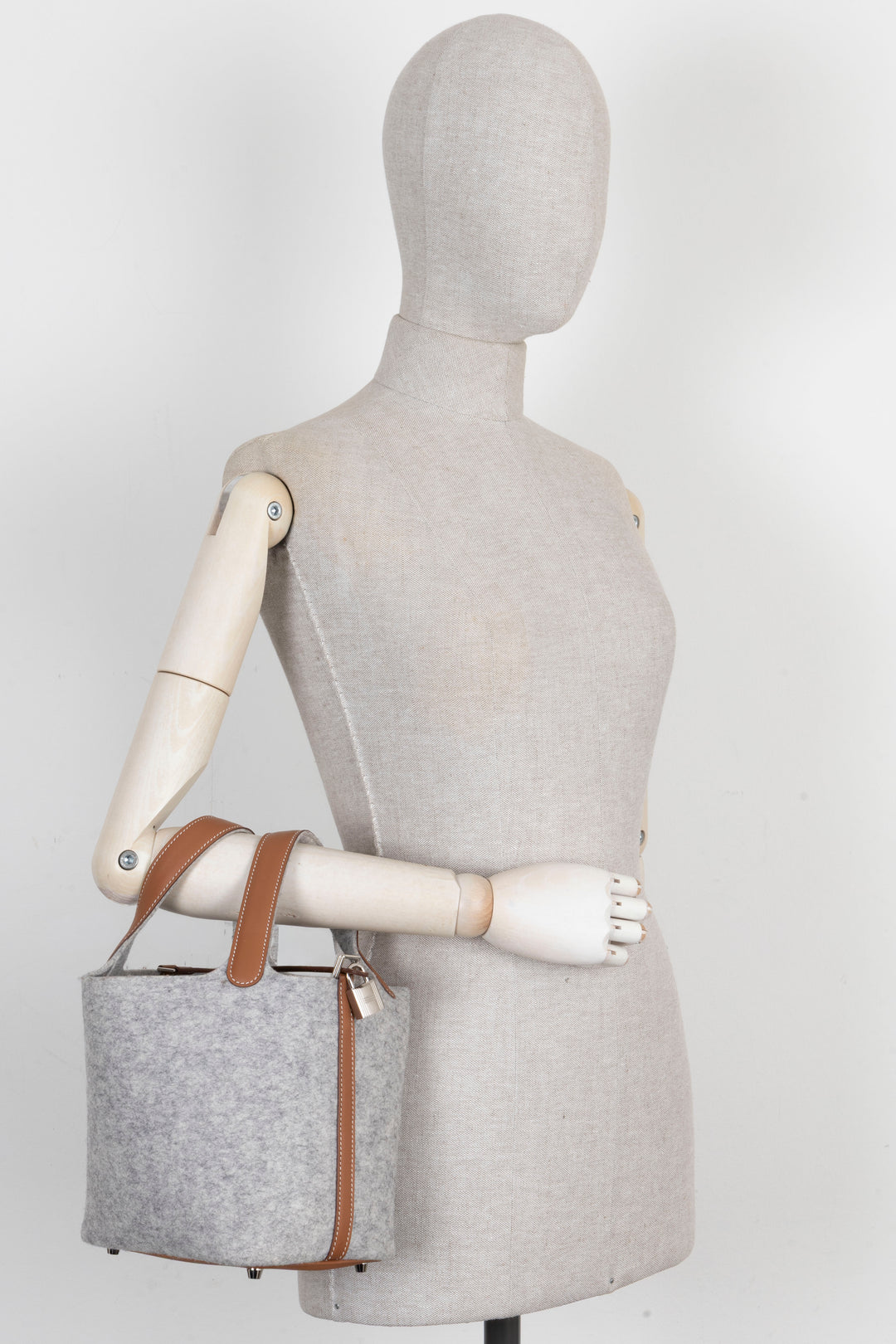 HERMÈS Picotin Lock 18 Light Grey Gold Felt Grey