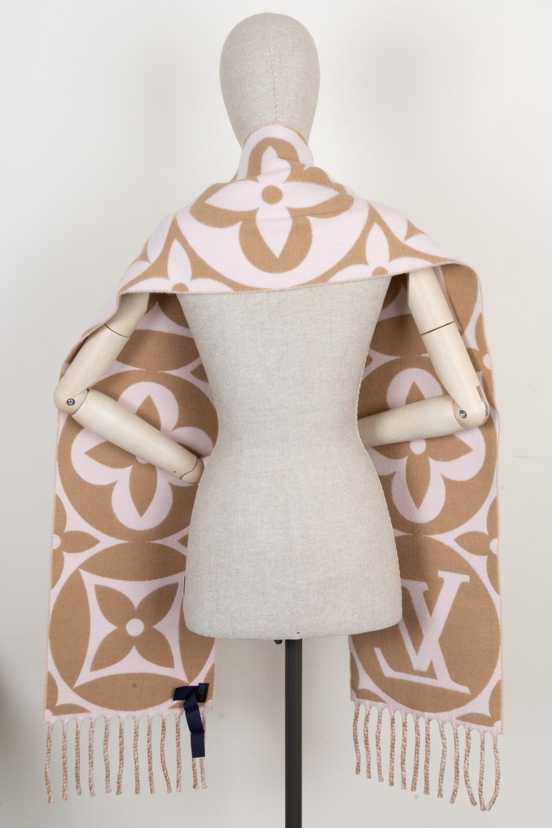 LOUIS VUITTON Medaillon Scarf Wool Beige