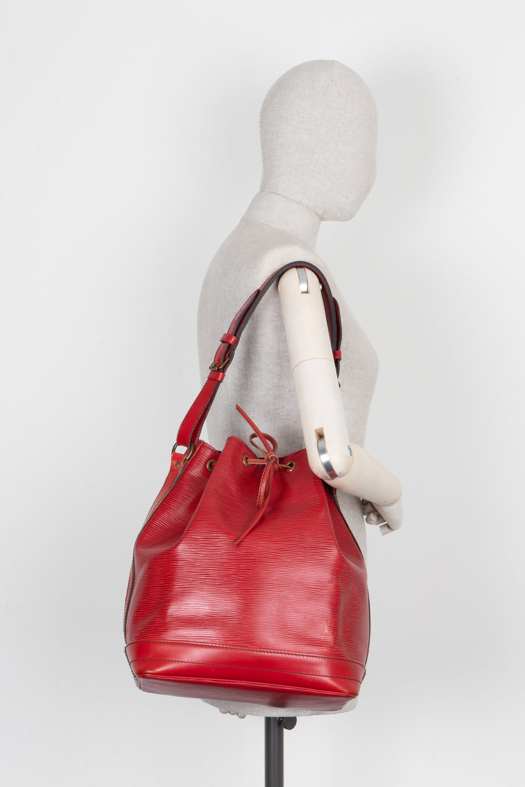 LOUIS VUITTON Grand Sac Noe Epi Red – REAWAKE - Main Image