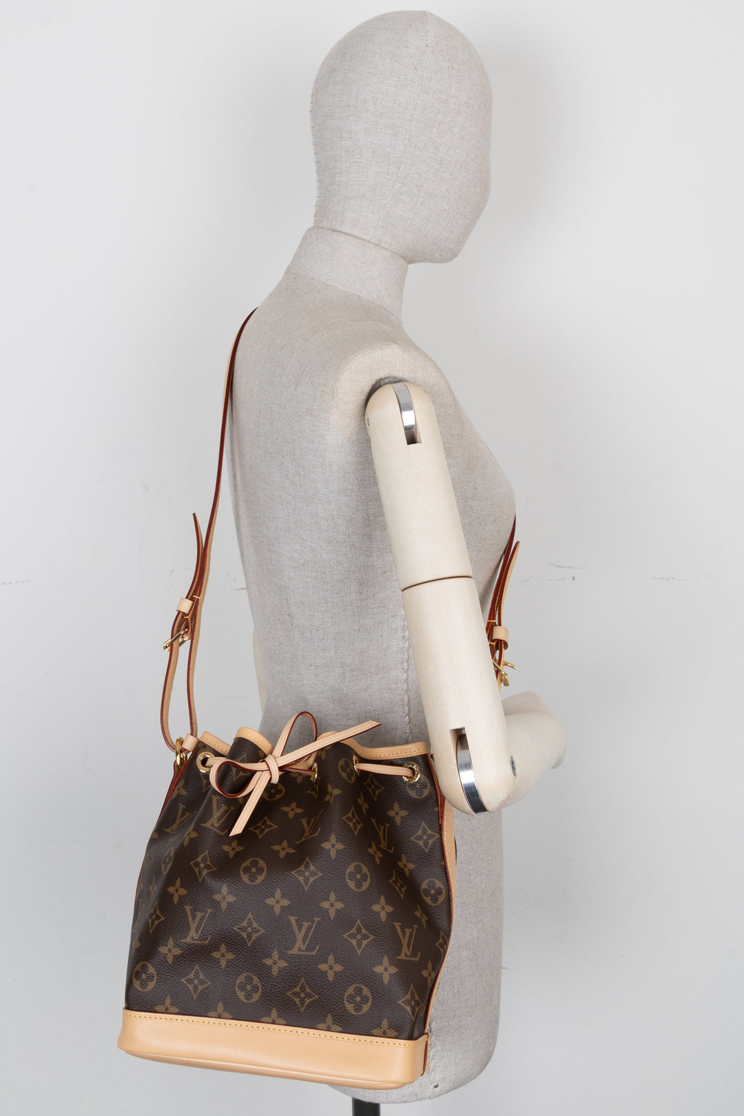 LOUIS VUITTON Noé BB MNG