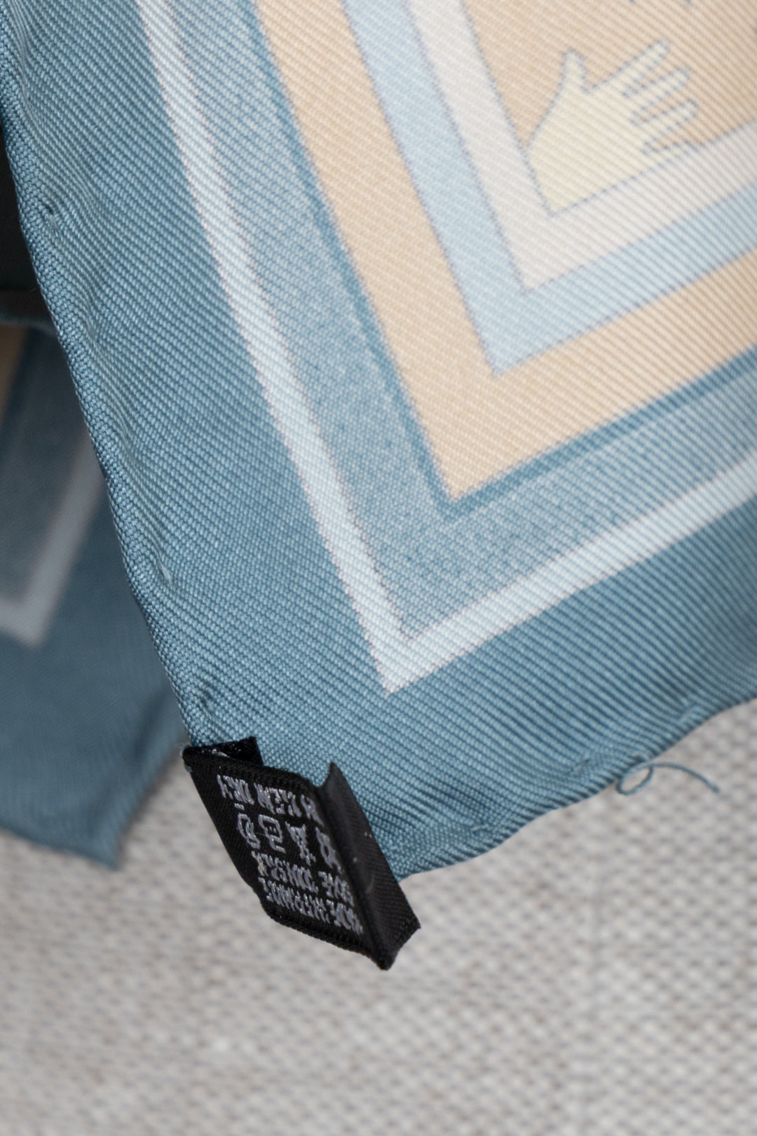 HERMÈS Donner La Main 90 Scarf Beige Blue