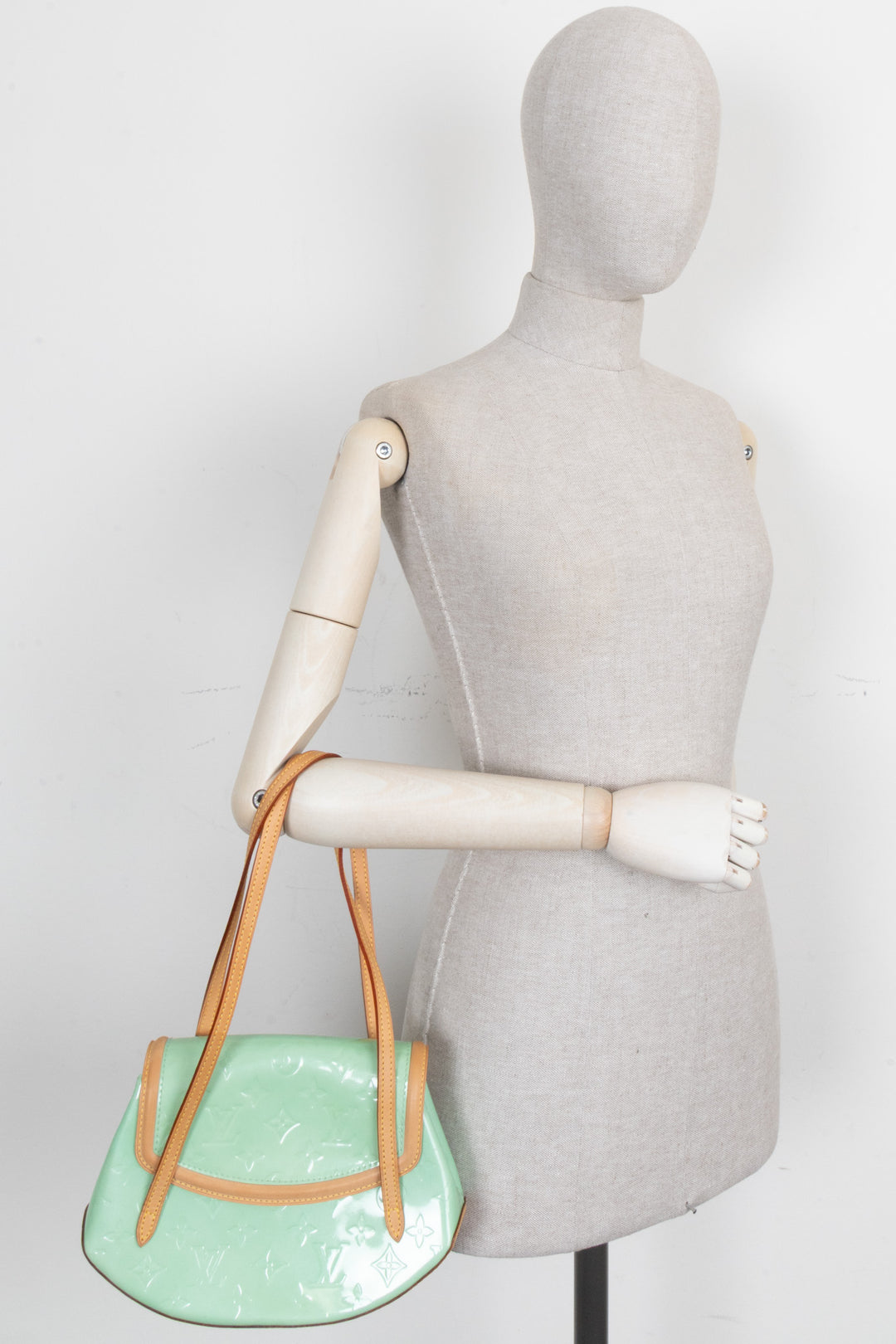 LOUIS VUITTON Sac Biscayne PM Monogram Vernis Vert Menthe