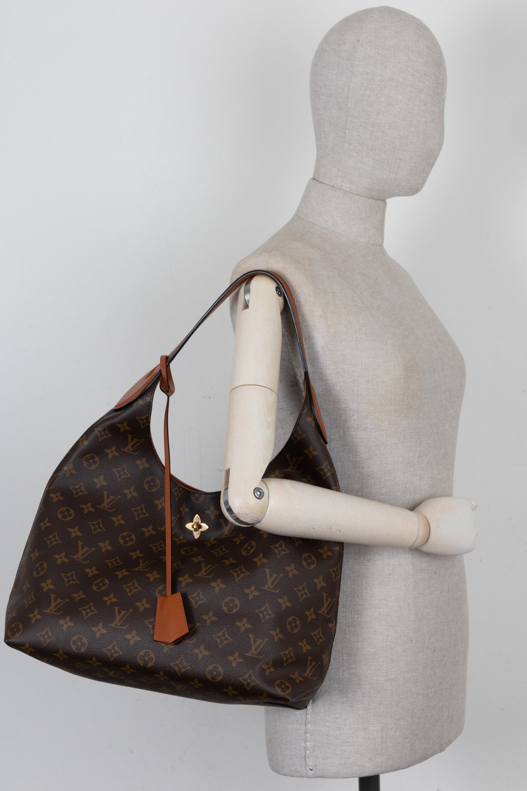 LOUIS VUITTON Sac Hobo Flower MNG Canvas