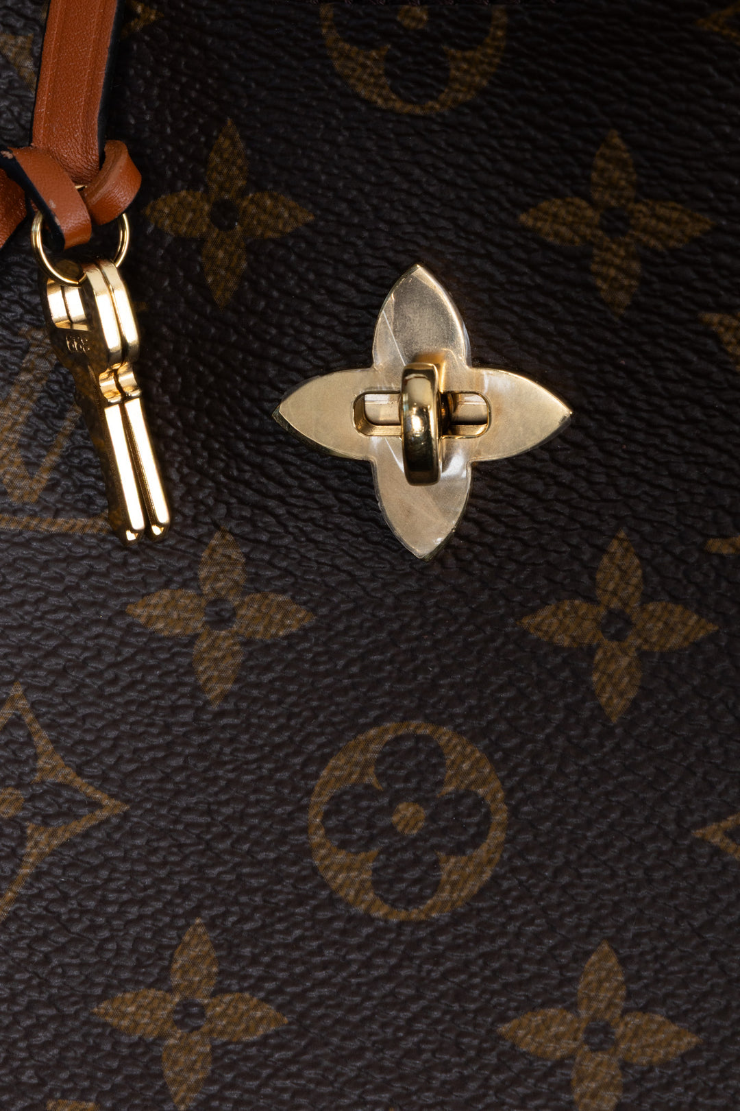 LOUIS VUITTON Sac Hobo Flower MNG Canvas