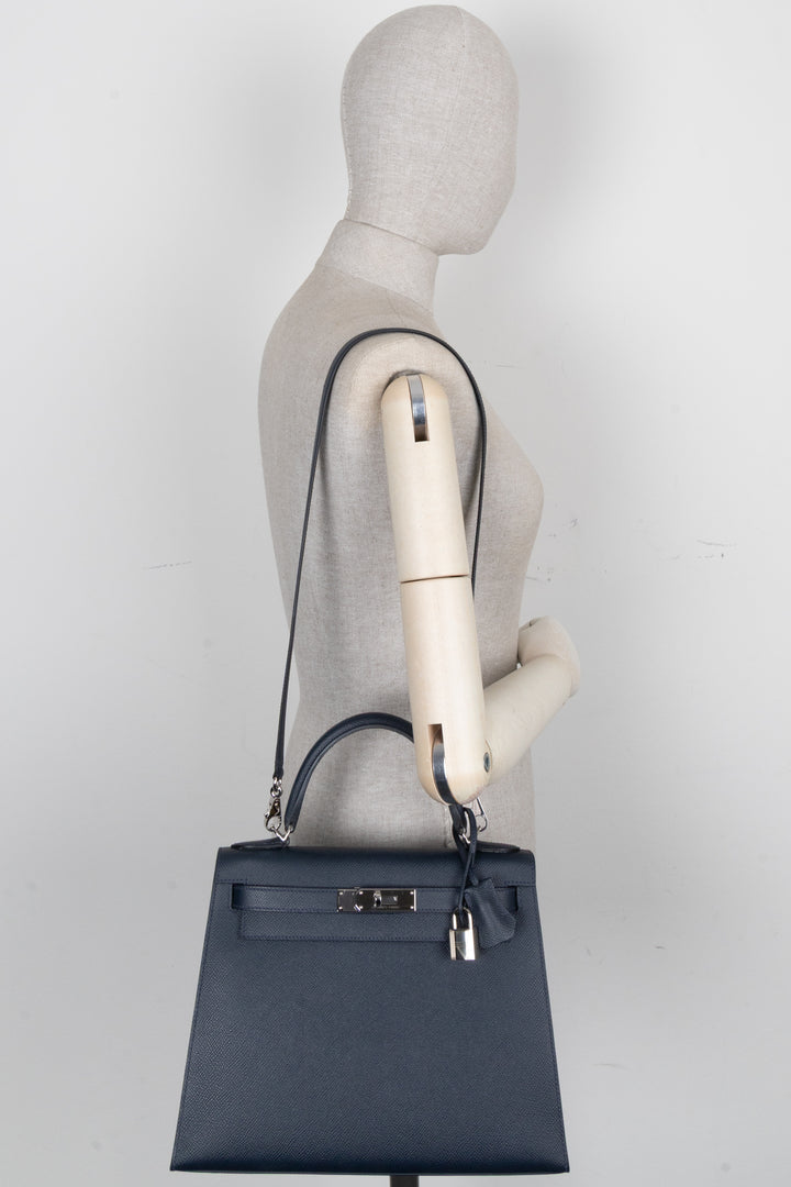 HERMÈS Kelly 28 Sellier Fer à Cheval Epsom Bleu Indigo Bleu Électrique