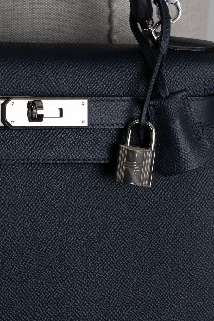 HERMÈS Kelly 28 Sellier Fer à Cheval Epsom Bleu Indigo Bleu Électrique