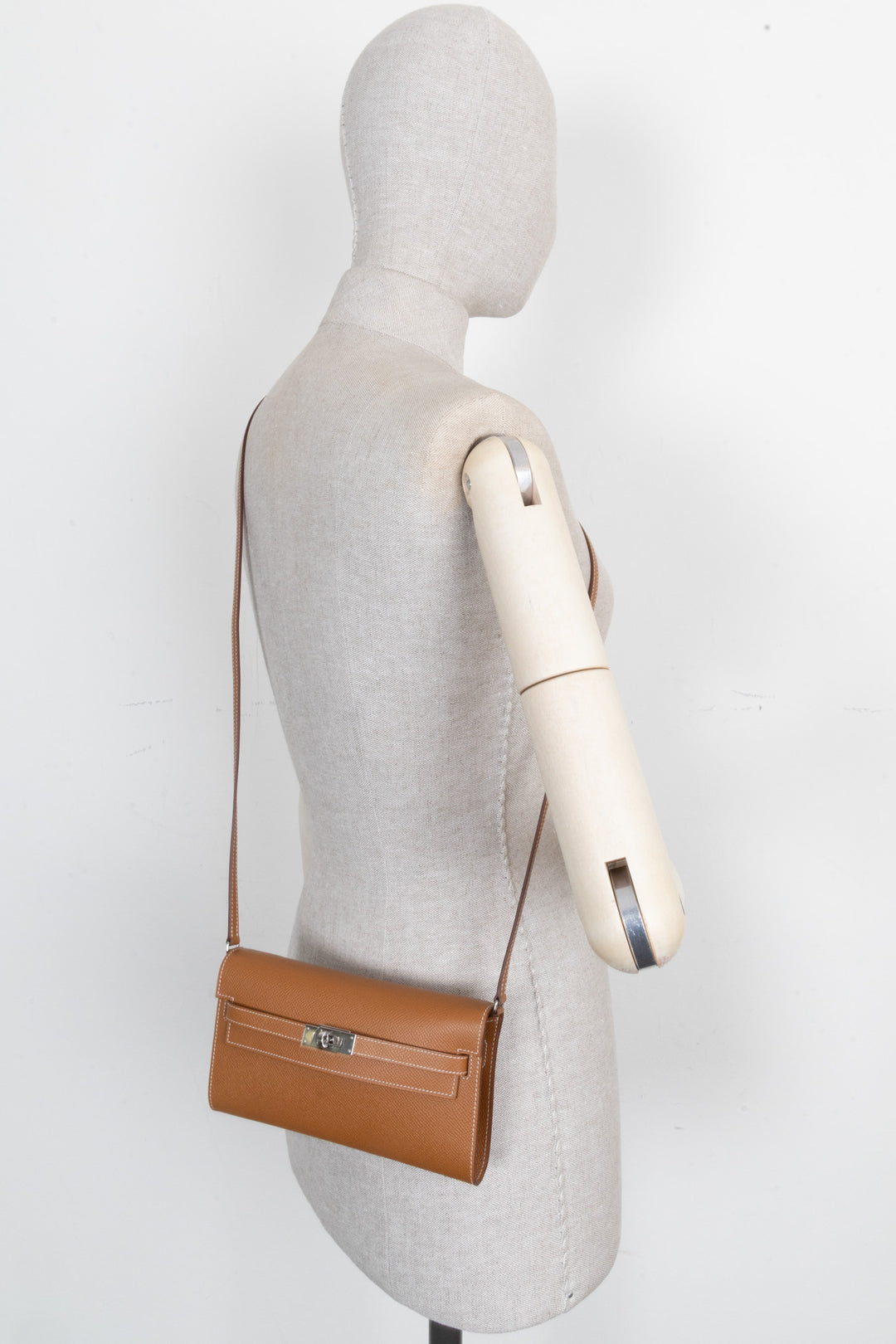 HERMÈS Kelly To Go Epsom Gold