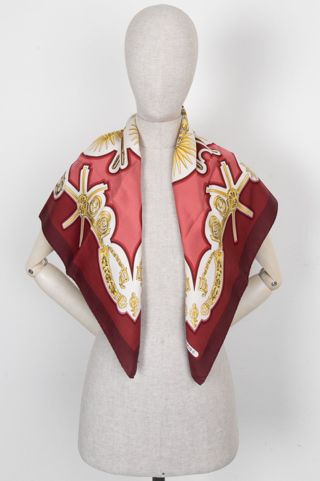 Carré en soie Hermès Les Épérons 90 bordeaux