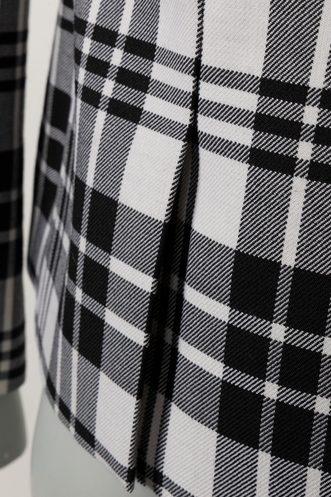 CHRISTIAN DIOR Bar Jacket en laine à carreaux noirs et blancs